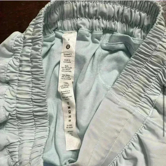 Lululemon Hotty Hot High-Rise
Lined Short - Picture 5 of 5